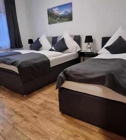 Waterfalls Apartment 2 トリベルク エクステリア 写真