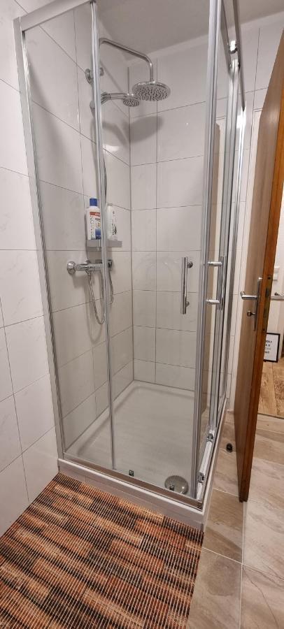 Waterfalls Apartment 2 トリベルク エクステリア 写真